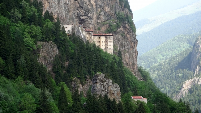 Sümela Manastırı 4 yıl aradan sonra ziyarete açıldı