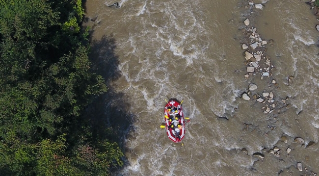 Melen'de raftinge tüm ülkelerden rağbet var