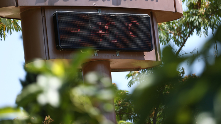 Adana'da sıcaklık 40 dereceyi aştı. 