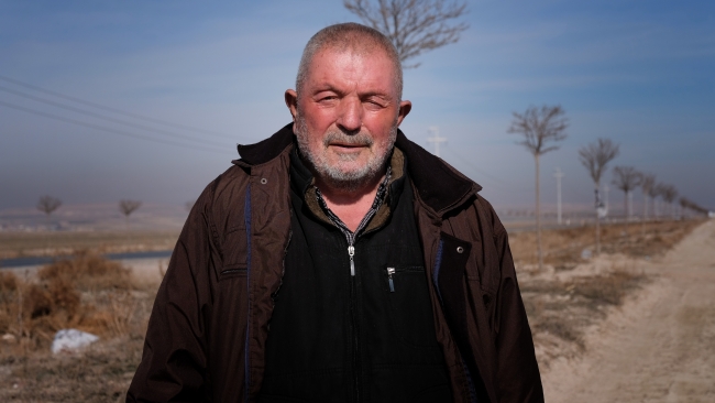 40 yılda yüzlerce fidan dikti, her gün suluyor