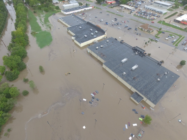ABD Kansas'ta sel felaketi nedeniyle 300'den fazla kişi tahliye edildi