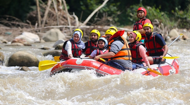 Melen'de raftinge tüm ülkelerden rağbet var