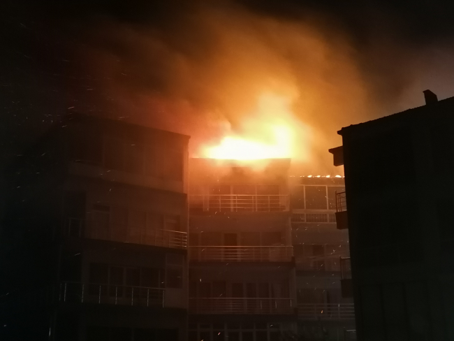 Büyükçekmece'de bir sitede çıkan yangın söndürüldü