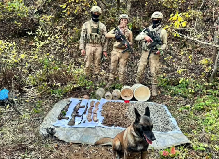 Bitlis kırsalında silah, mühimmat ve yaşam malzemeleri ele geçirildi