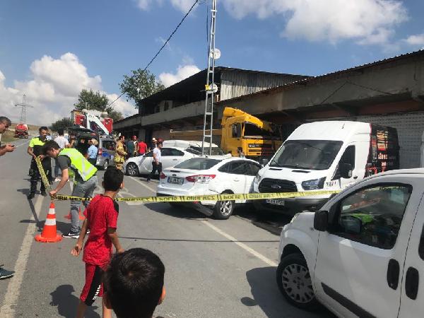 İstanbul'da ehliyetsiz sürücü hafriyat kamyonuyla dehşet saçtı