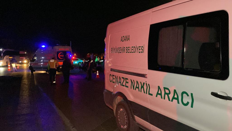 Adana'da tıra arkadan çarpan motosikletli hayatını kaybetti