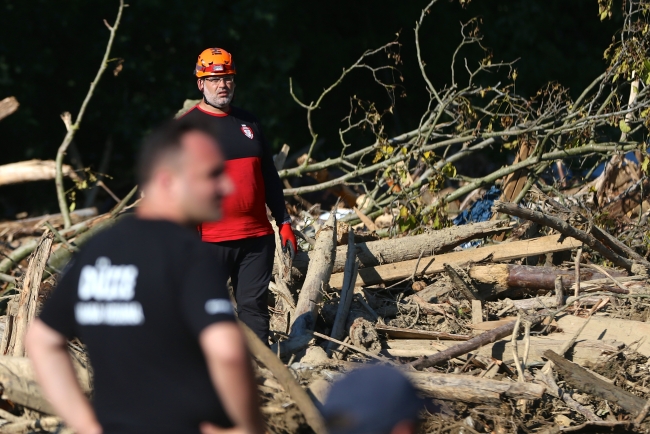 Düzce'de sel felaketinde kaybolan 2 çocuğu arama çalışmaları sürüyor