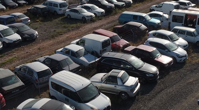 Yaklaşık 5 bin araç otoparkta çürümeye terk edildi