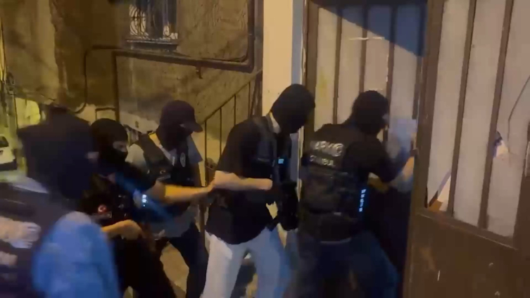 İstanbul'da zehir tacirlerine operasyon: 297 kilogram uyuşturucu ele geçirildi