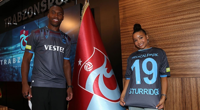 İngiliz golcü imzayı attı, bin forma satın aldı