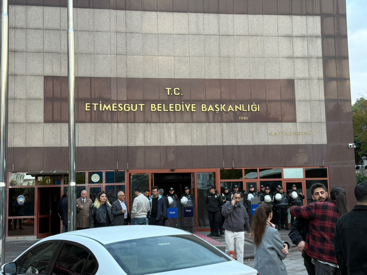 Etimesgut Belediyesi'ne yolsuzluk soruşturması: 25 gözaltı