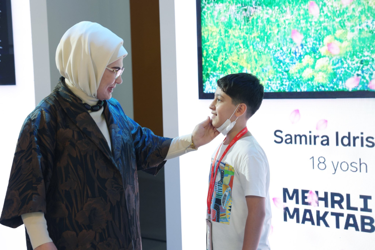 Emine Erdoğan'dan Özbekistan'da çocukların geleceğine odaklanan sergiye ziyaret