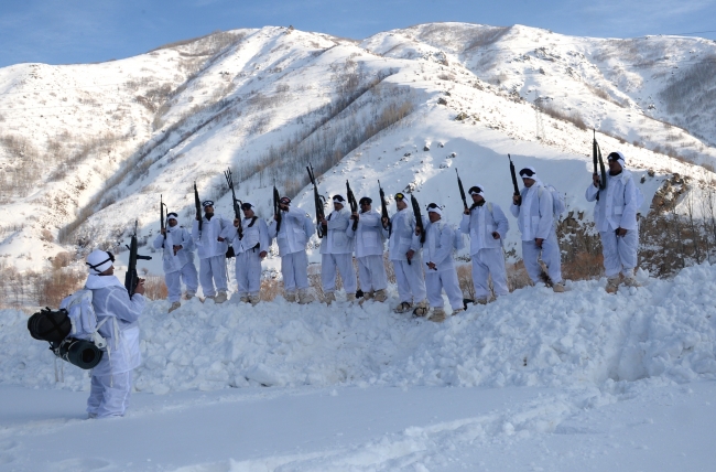 Jandarma terör örgütlerine göz açtırmıyor