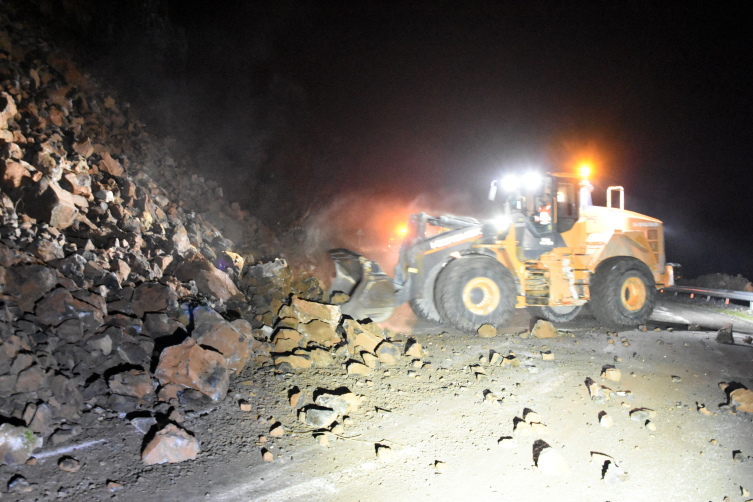Bitlis-Baykan kara yolunda heyelan