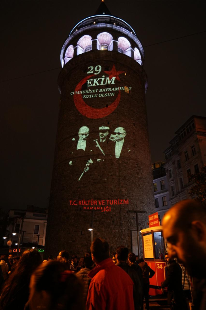 Galata Kulesi'nde 29 Ekim'e özel Atatürk gösterisi