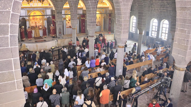 Surp Giragos Ermeni Kilisesi'nde 7 yıl sonra ilk ayin