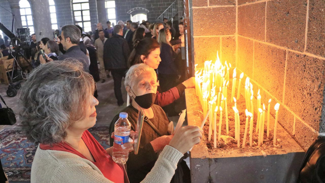 Surp Giragos Ermeni Kilisesi'nde 7 yıl sonra ilk ayin