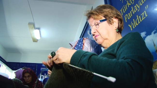 Sakaryalı annelerden Mehmetçik için yün bere