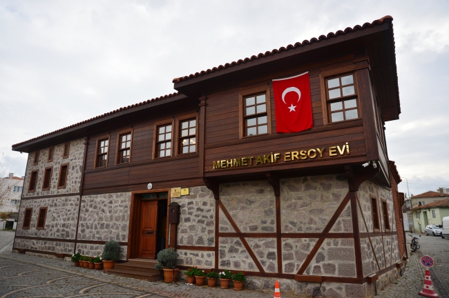 Cumhurbaşkanı Erdoğan "Akif" belgeseli için şiir okudu