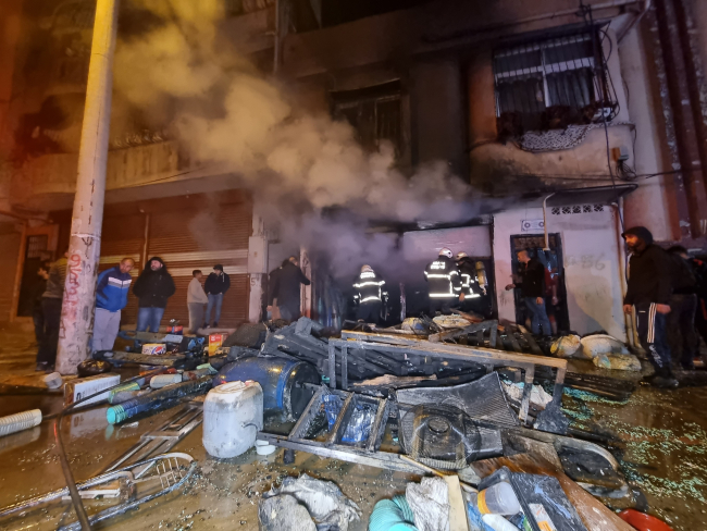 Evin altındaki depoda çıkan yangın söndürüldü