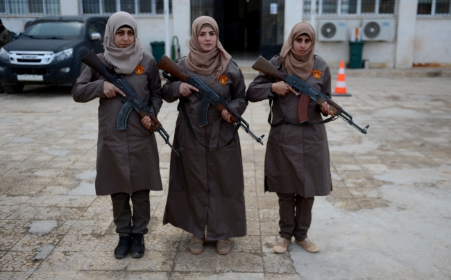 Fırat Kalkanı bölgesinin kadın polisleri görev başında