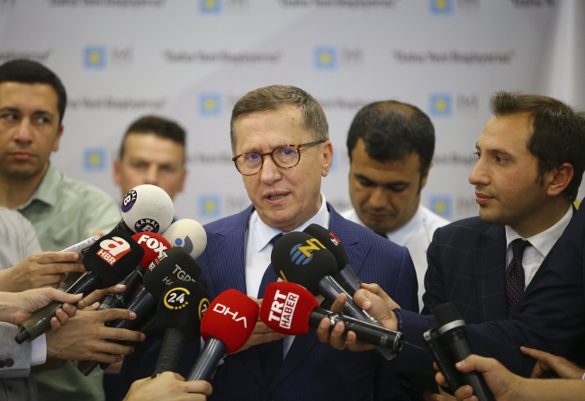 Milli Savunma Bakanı Akar'dan parti liderlerine ziyaret