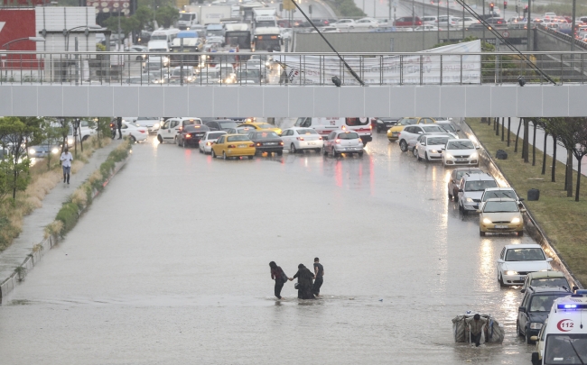 Ankara'da sağanak 3 can aldı