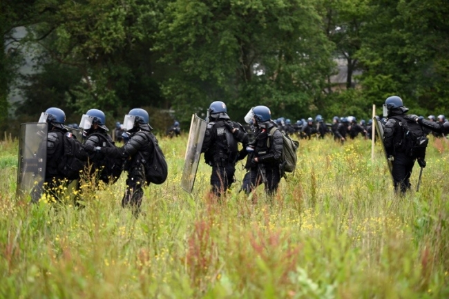 Fransız polisinden eylemcilere ikinci tahliye girişimi