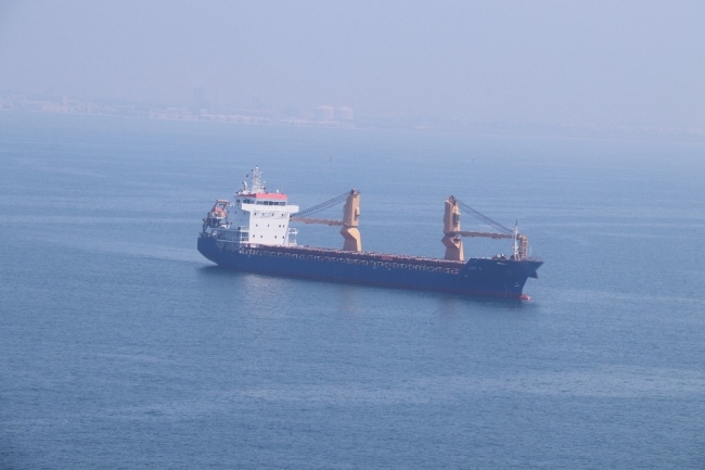 Akdeniz'i kirleten gemiler havadan denetleniyor