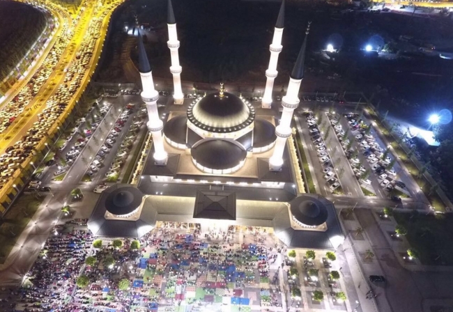 Millet Camii'nde enderun usulü teravih namazı kılınacak
