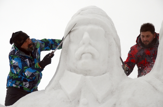 Sarıkamış şehitleri anısına yapılan kardan heykeller tamamlandı