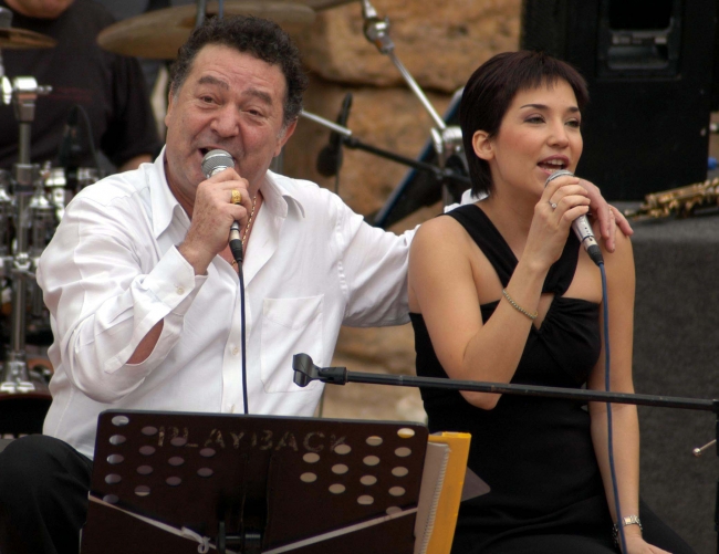 Türk pop müziğinin aşk dolu adamı "Kayahan"