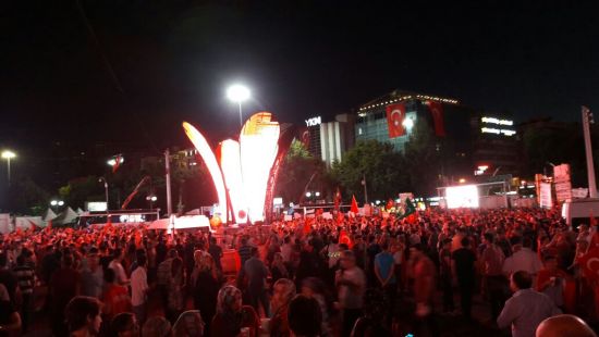 Demokrasi nöbeti coşkuyla sürdürüldü