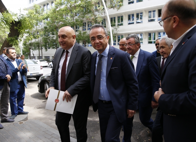 CHP, Muharrem İnce’nin cumhurbaşkanı adaylığını YSK’ya bildirdi