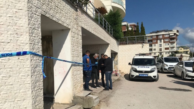 Kabin gelmeden kapısı açılan asansör can aldı