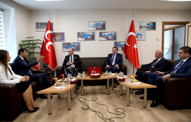 Siyasi partilerde bayramlaşma ziyaretleri