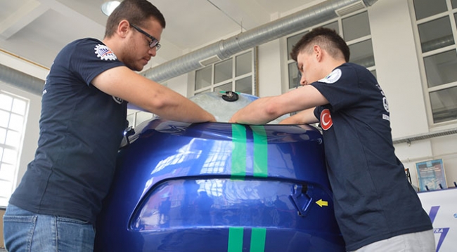 Üniversite öğrencilerinden elektrikli otomobil