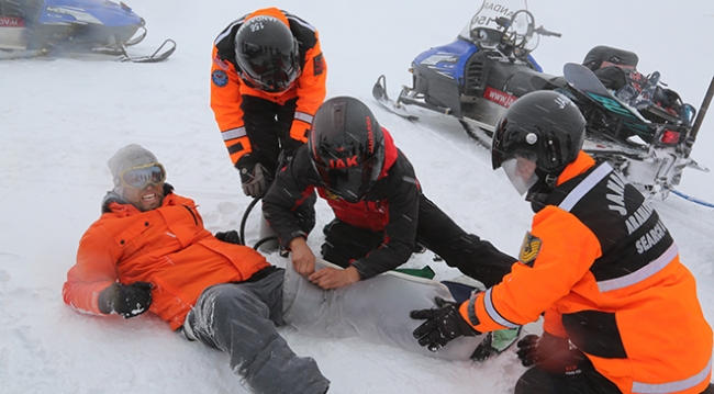 Jandarma'dan sıfırın altında 8 derecede kurtarma tatbikatı