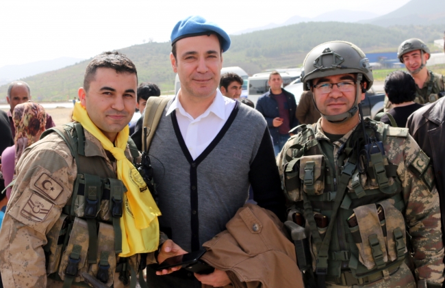 Tiyatrocular Mehmetçiğe destek için Suriye sınırında