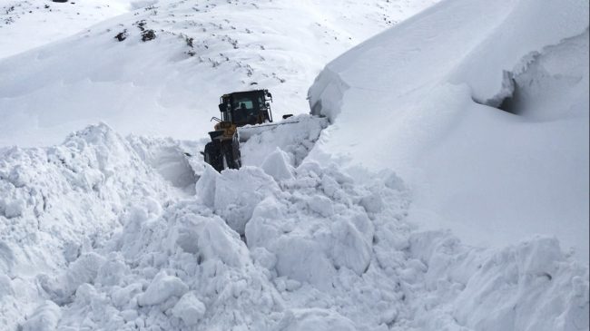 Doğu kar altında: 1064 yerleşim birimine ulaşım sağlanamıyor