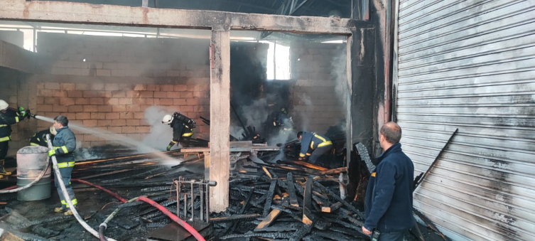 Van'da marangozlar sitesinde yangın
