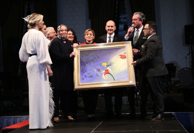 İçişleri Bakanı Soylu'nun kelebek hastaları için yaptığı resim 500 bin liraya satıldı