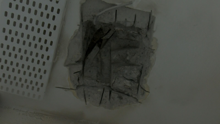 Kuyumcuya giremeyince yanındaki ayakkabıcıyı soydular