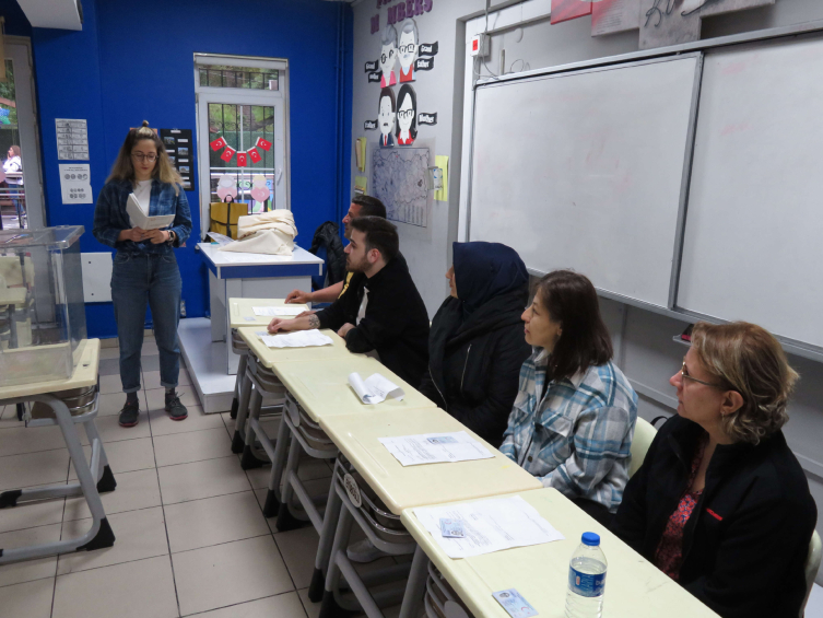 Sandık görevlileri yemin ederek görevlerine başladı