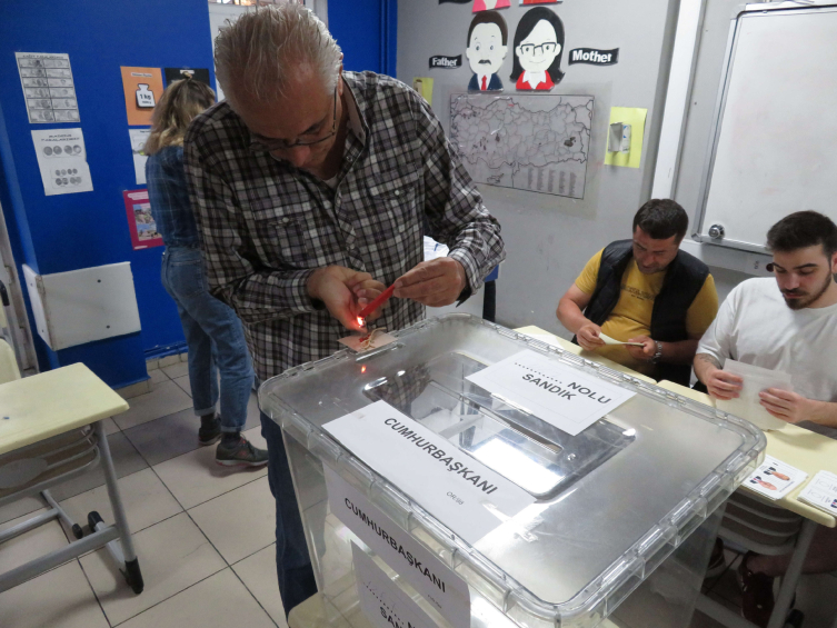 Sandık görevlileri yemin ederek görevlerine başladı