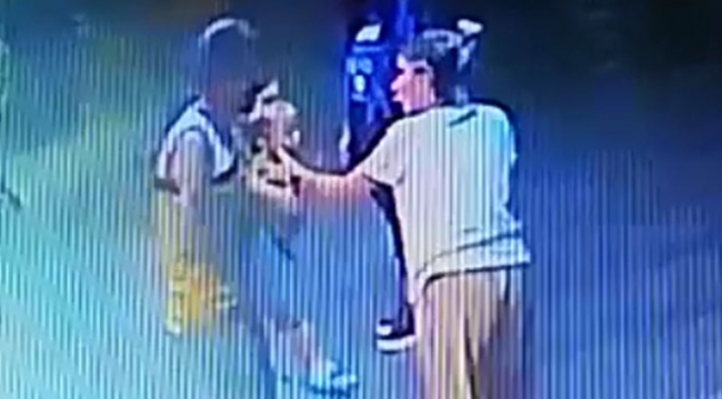 Kucağına aldığı çocuğu annesi gelince bırakan şüpheli tutuklandı