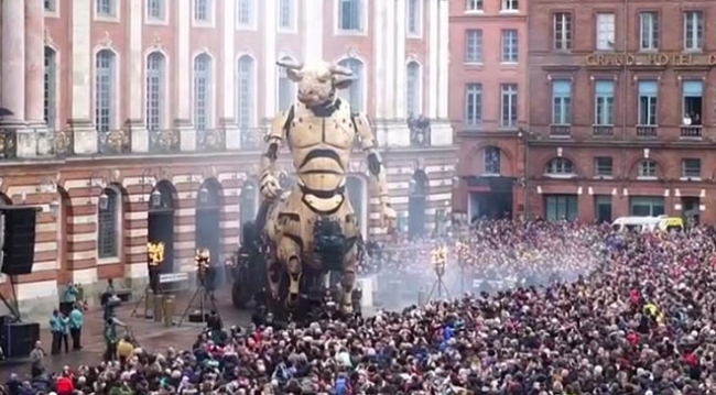 Devasa mekanik hayvanlar Fransa sokaklarında