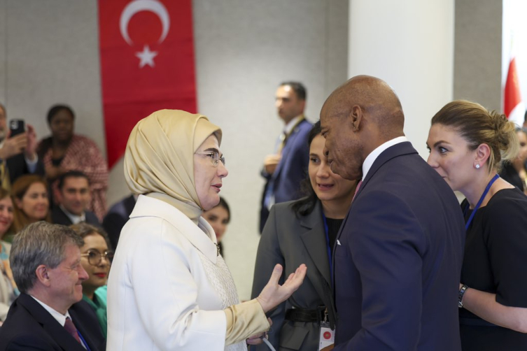 Emine Erdoğan tüm dünyayı 'sıfır atık gönüllüsü' olmaya davet etti