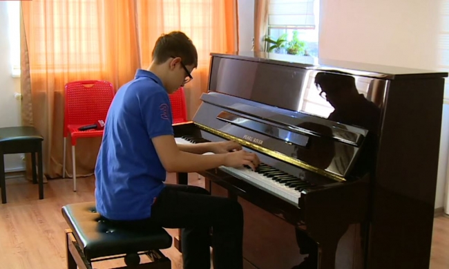 13 yaşındaki piyanist 3 ayda 3 kıtada konser verdi