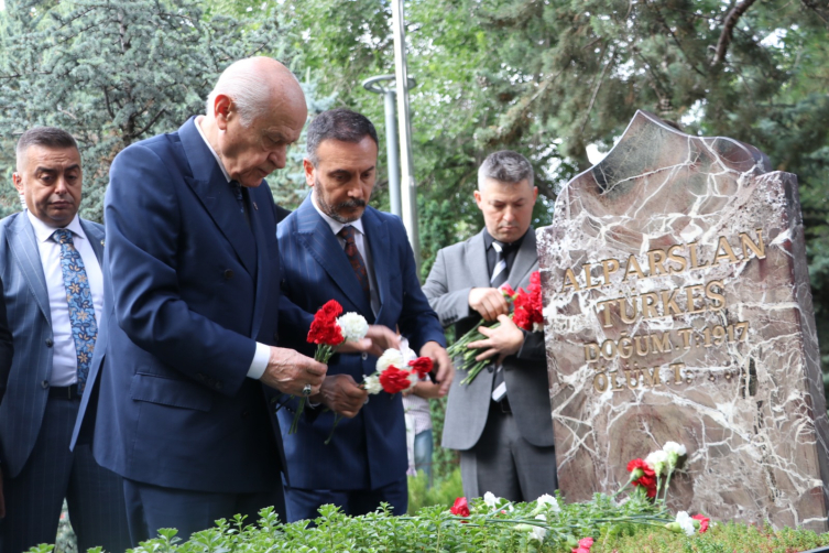 Bahçeli: Siyasi istikrarın devamında yarar vardır